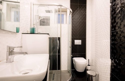 Tophane Apartment | Modern Spacious Flat w Balcony 5 min to Taksim