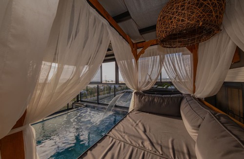 Mentese Hotel | Experience Ada Luxury: Pool, Restaurant & Family-Friendly Fun