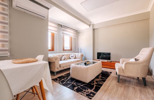 Sakarya Apartment | Cozy Flat Steps from Golden Horn & Bilgi University