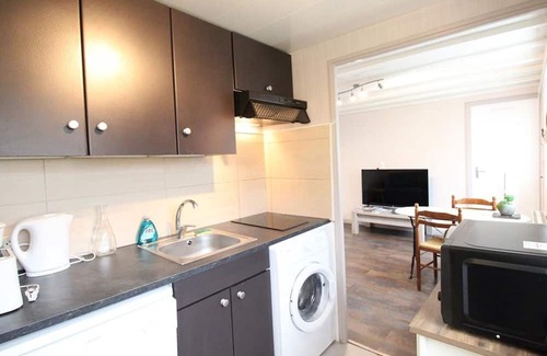 Saint-Paul-des-Landes Cottage | Cozy Gite Saint-Paul-des-Landes with Kitchen Amenities