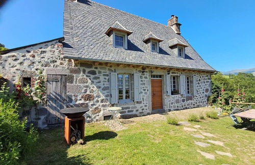 Thiezac Cottage | Comfortable Gite Thiézac with 4 Bedrooms for 9 Guests