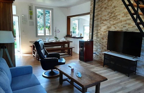 Champagnac Cottage | Gite Champagnac: Family-Friendly Retreat with Kitchen Access