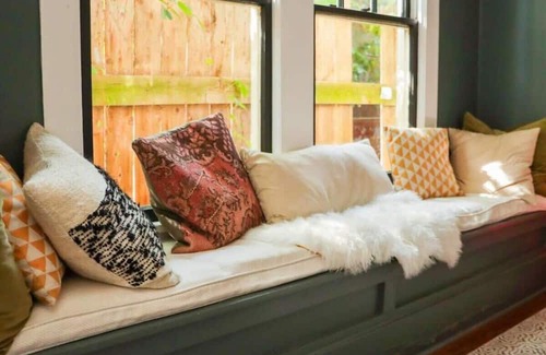 Freetown - Port Rico House | Experience Live Music & Dining Near Pet-Friendly Retreat