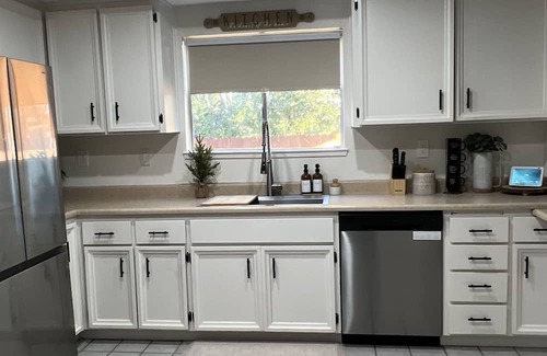Parkside House | Casa Heights: Ideal Retreat for Couples and Groups