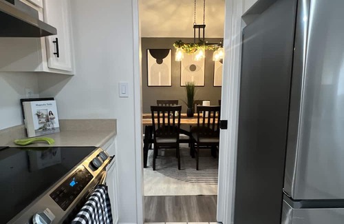 Parkside House | Casa Heights: Ideal Retreat for Couples and Groups
