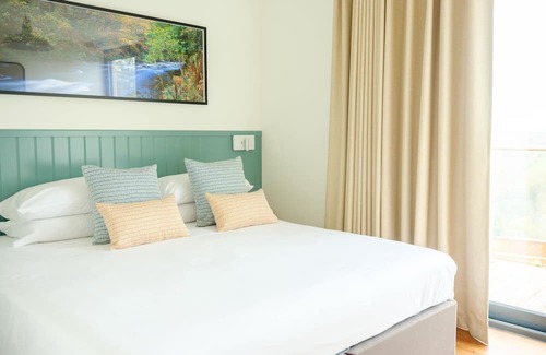 Chittlehamholt Cabin | Beautiful 2-Bedroom Lodges with Meadow Views & Hot Tub