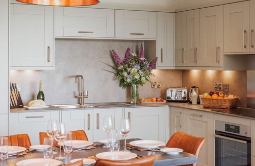 Chittlehamholt Cabin | Beautiful 2-Bedroom Lodges with Meadow Views & Hot Tub