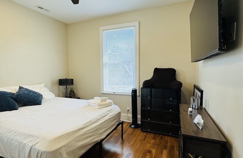 Roselawn Finance House | Stylish Newly Remodeled Big House with Family-Friendly Amenities