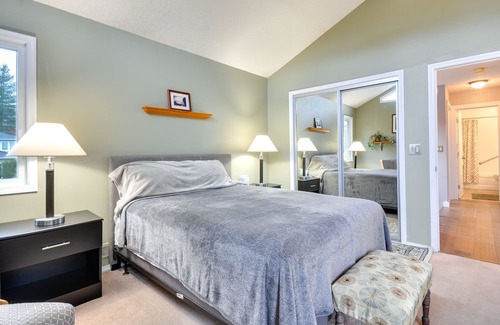 Cedar Hills House | Cozy Portland Retreat with Yard, Deck & Spa Amenities