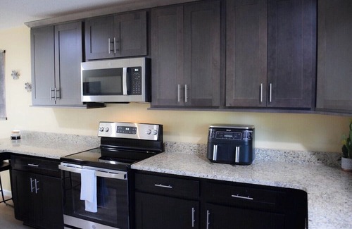 Monroe City Apartment | Pet-Friendly Family Retreat: 2 Bed, Breakfast Included