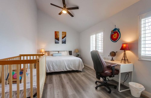 Clairemont Mesa House | Spacious 4-BR Home w/ Free Pool Access, Garage & Parking for 2 in Prime Location
