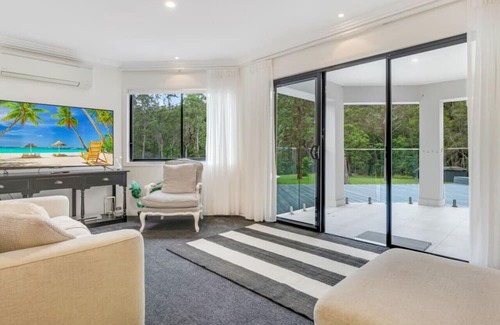 Gilston House | Family-Friendly Retreat at Gilston Manor - Hinterland House