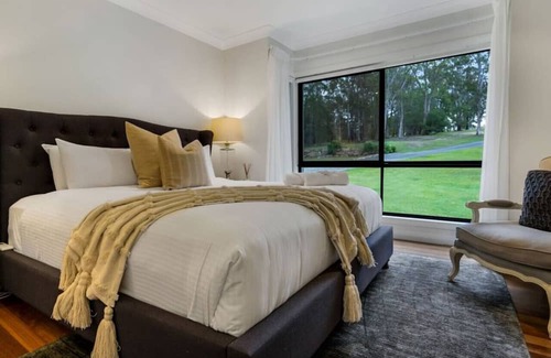 Gilston House | Family-Friendly Retreat at Gilston Manor - Hinterland House