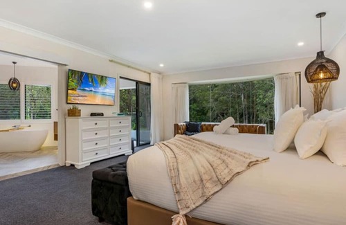 Gilston House | Family-Friendly Retreat at Gilston Manor - Hinterland House