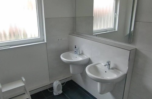 Region Hannover District Apartment | Comfortable Doppelzimmer Business with Breakfast Included