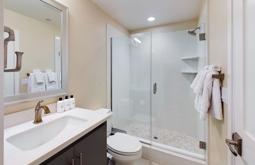 Hillsdale House | Perfect San Mateo 4BR Home with Garage, Near Shopping & Dining