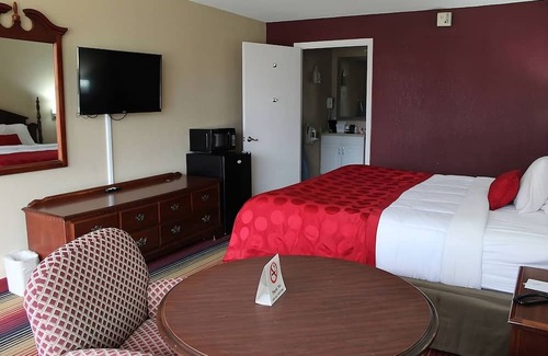 Perry House | Historic Getaway: Cozy Unit with Parking & Pet Friendly