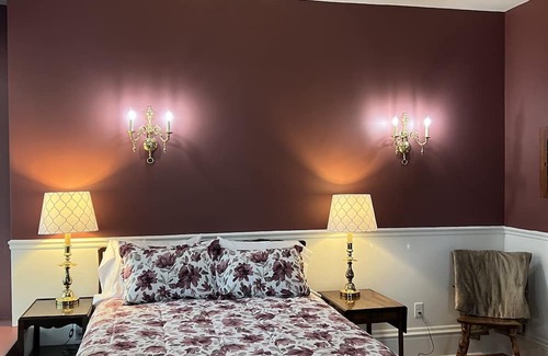 Janesville Bed & Breakfast | Inviting Century Elms Bed and Breakfast with Great Amenities