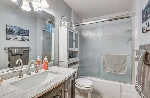 Lecompton House | Pet-Friendly Lecompton Vacation Rental Near Clinton Lake