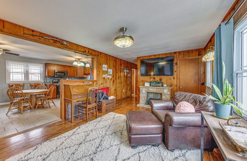 Lecompton House | Pet-Friendly Lecompton Vacation Rental Near Clinton Lake