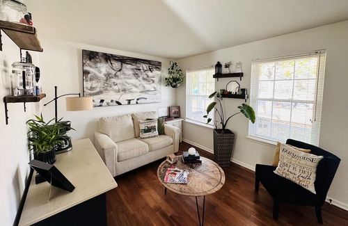 Grenloch House | Lakefront Getaway/Private Yard/Amazing Views