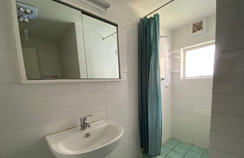 Anglers Reach Apartment | Relaxing Family Retreat with Lake Views and Breakfast