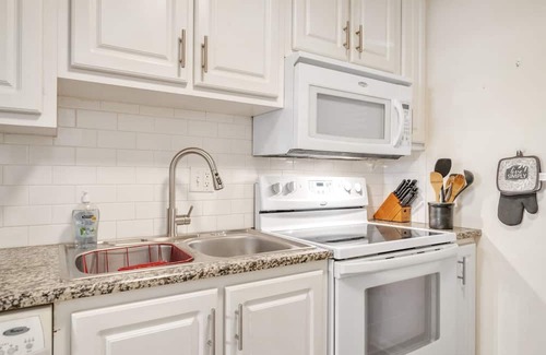 Eustis Apartment | Cozy 1BR Lake View Apartment in Eustis by RedAwning