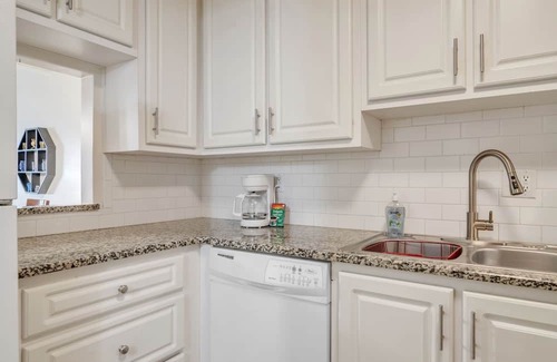 Eustis Apartment | Cozy 1BR Lake View Apartment in Eustis by RedAwning