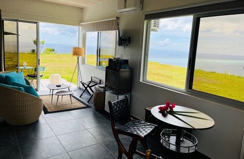 Teahupoo House | Bungalow Lagoon View Suite - ideal for 1 to 2 people, calm, view and comfort.