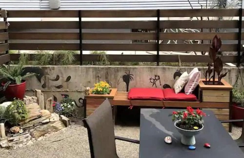 Buckman Neighborhood Apartment | Relaxing Studio in Inner Southeast - Pet Friendly Escape