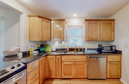 Seneca House | Pet-Friendly Retreat Near Clemson with Relaxing Outdoor Space