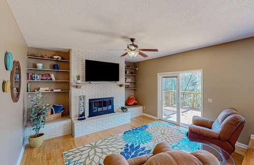 Seneca House | Pet-Friendly Retreat Near Clemson with Relaxing Outdoor Space