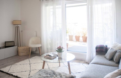 Les Puces de Saint-Ouen Apartment | Spacious 85m² Terrace Retreat Just Outside Paris