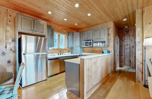 Cullowhee Cabin | Serene Mountain Retreat with Scenic Views & Family Amenities