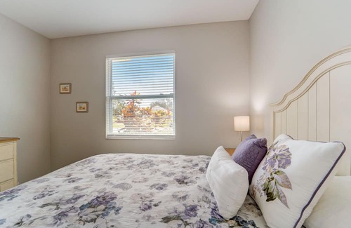 Englewood East House | Exceptional Sunny Haven Retreat with Family-Friendly Amenities