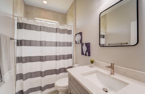 Englewood East House | Exceptional Sunny Haven Retreat with Family-Friendly Amenities