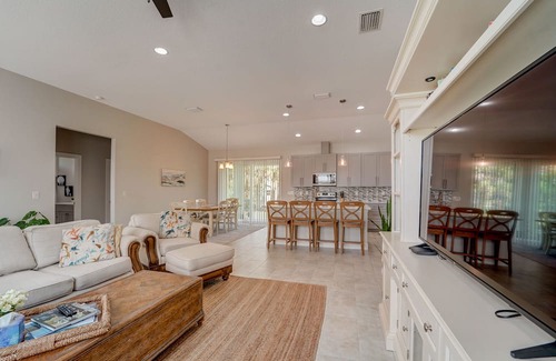 Englewood East House | Exceptional Sunny Haven Retreat with Family-Friendly Amenities