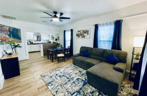 Deming House | Casa Bella - Centrally Located Family-Friendly Retreat
