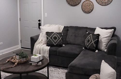 Forestview Apartment | Modern Apartment Near Downtown Chicago