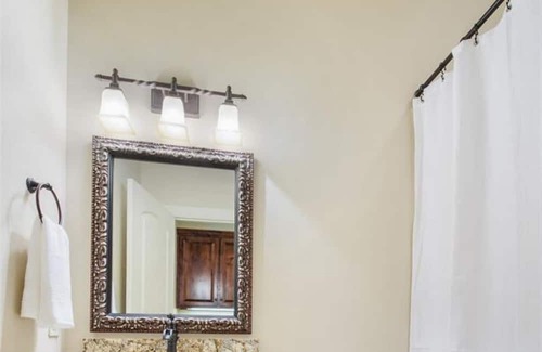 Grapevine House | Historic Grapevine 3-Bedroom House Near Main Street