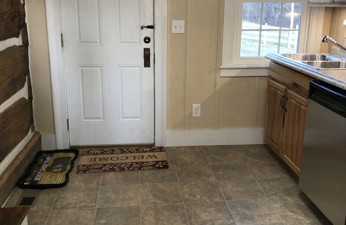 McGaheysville Cabin | Cozy 1820 Log Cabin Near Massanutten and JMU - Perfect for Families!