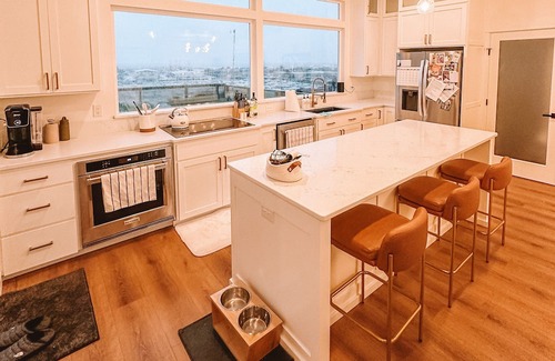 Columbia House | Explore Bellingham: Steps from Downtown and Gorgeous Beaches