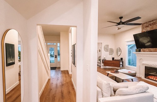 Columbia House | Explore Bellingham: Steps from Downtown and Gorgeous Beaches