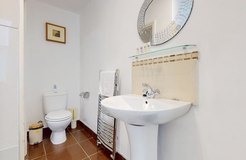 Leyton Apartment | Inviting 1BD Flat with Private Garden in Leyton