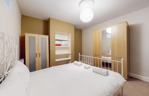 Leyton Apartment | Inviting 1BD Flat with Private Garden in Leyton