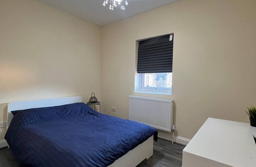 Boleyn House | Cosy 2 Bed House in East Ham