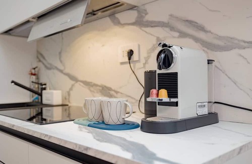 Tricolore Apartment | Elegant Cityscape Milan Design Apartment in Central Milan