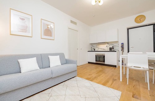 Tricolore Apartment | Elegant Cityscape Milan Design Apartment in Central Milan