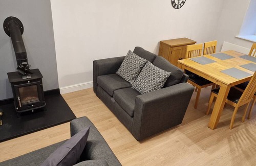 Rhiwbryfdir Cottage | Top-Rated Mountain-View Cottage for Families