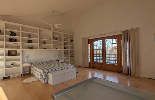 Sharon House | Peaceful Lakefront Retreat with Pool Near Boston & Foxboro